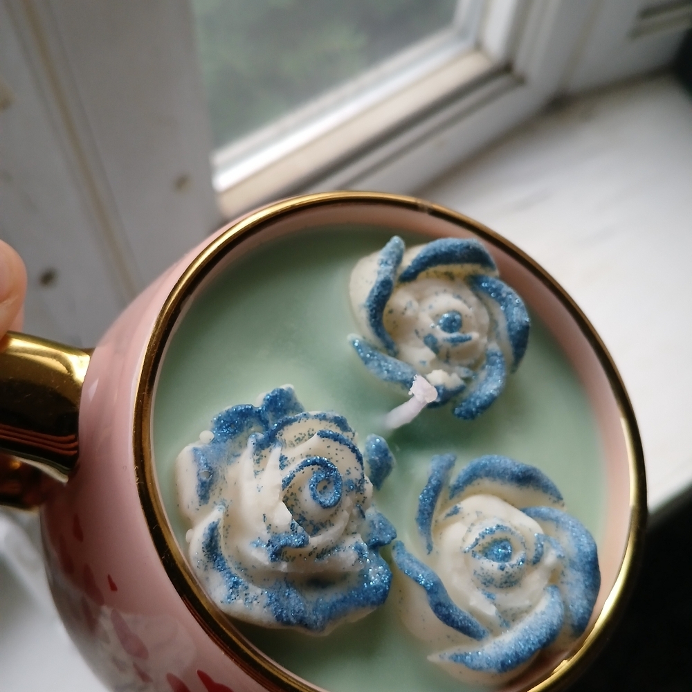 Cute Blue Glitter Rose Cup Candle - Picture 5 of 6